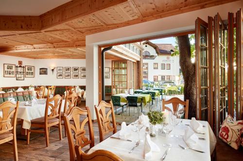 Reštaurácia alebo iné gastronomické zariadenie v ubytovaní Romantikhotel Zell am See