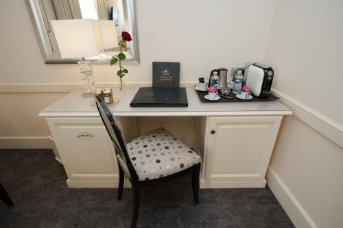 a desk with a chair in a room at Auberge de Cassagne & Spa in Le Pontet
