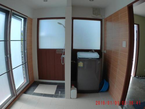 Koupelna v ubytování 1st House of Happiness at Khao Yai 1-4 bed open 1 bedroom for each 2 adults