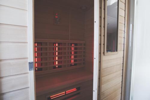 a door leading into a room with a japanificialificialificialificialificialificial at Lodgepark Goitzsche GmbH in Große Mühle