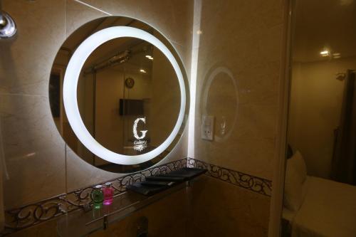 Bilik mandi di Galaxy Hotel