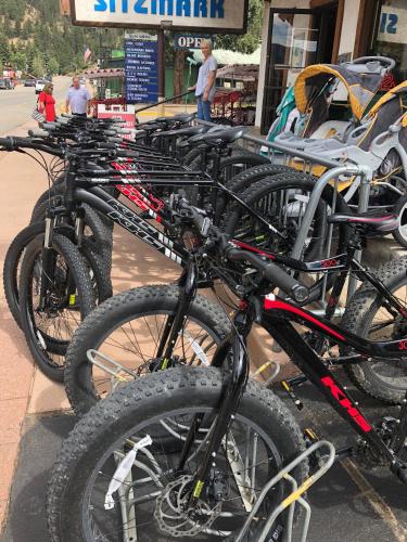 a row of bikes parked on a street at Sitzmark Sports Lodge in Red River
