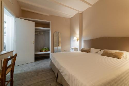 a bedroom with a large white bed in a room at Cas'E Charming House in Caserta