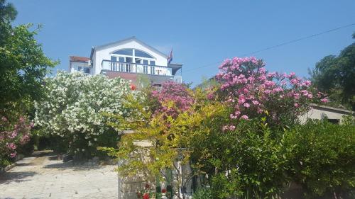 Oleander Apartment in Pakoštane