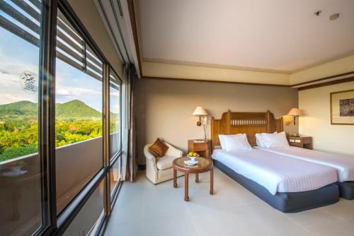 מיטה או מיטות בחדר ב-Loei Palace Hotel