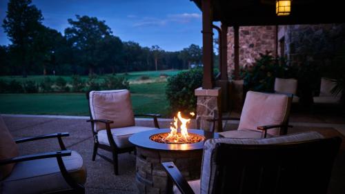 Un jardín fuera de The Sewanee Inn