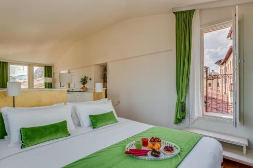 Postel nebo postele na pokoji v ubytování Battistero Residenza d'Epoca