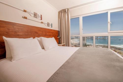 Gran Cavancha Hotel & Apartmentにあるベッド