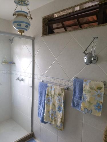 Bilik mandi di Suites em meio a Mata Atlântica