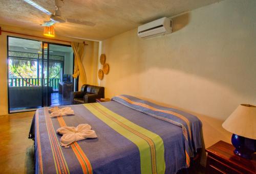Katil atau katil-katil dalam bilik di Bungalows Oasis