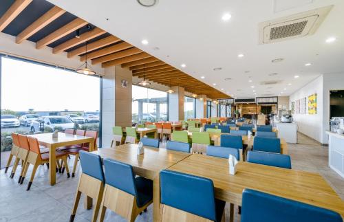 En restaurant eller et andet spisested på Eco Green Resort & Pool Villa