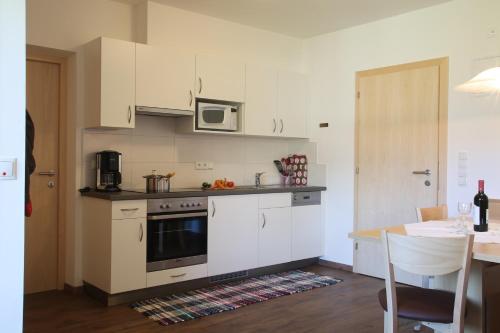 Kuchyň nebo kuchyňský kout v ubytování Garni & Residence Sonngart