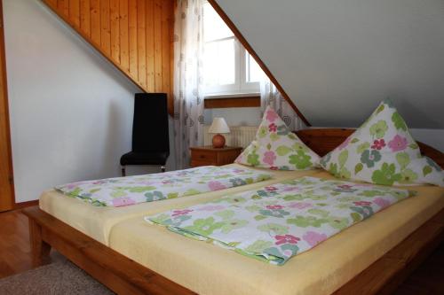 Postel nebo postele na pokoji v ubytování Ferienwohnung Helga