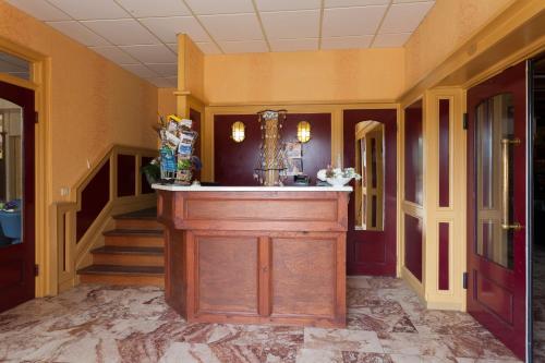 a lobby with a bar in the center of a building at De Vooroever in Wervershoof