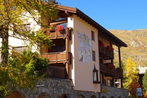 Nespecifikovaný výhled na hory nebo výhled na hory při pohledu z hotelu
