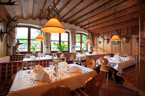 Restoran või mõni muu söögikoht majutusasutuses Hotel Kirchenwirt