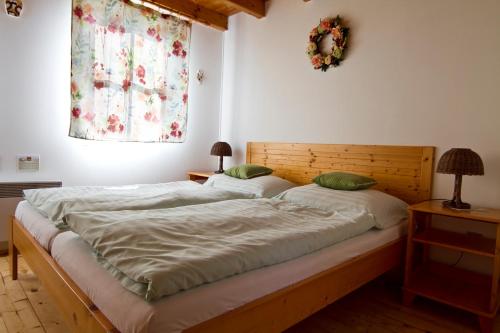 two twin beds in a bedroom with a window at Chatka 428 a 429 - Tatralandia in Liptovský Mikuláš