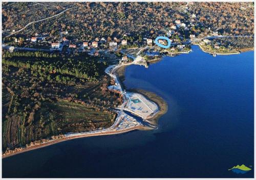 an aerial view of an island in the water at Apartmani Spomenka in Seline