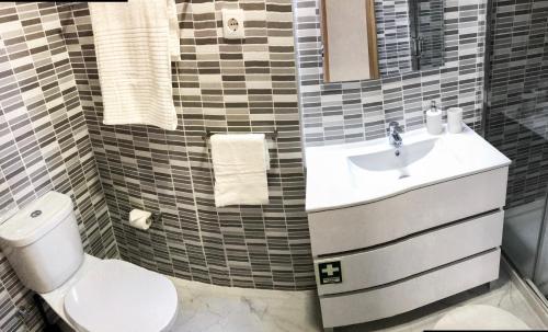 Et badeværelse på Porto Luxury Apartments