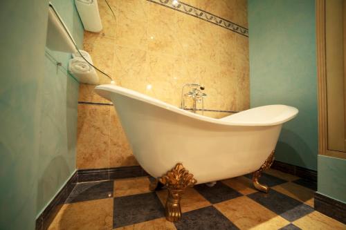 Phòng tắm tại Kiev Lypki Signature Apartments