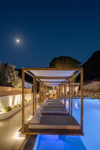 La alberca dentro o cerca de Samian Mare Hotel, Suites & Spa