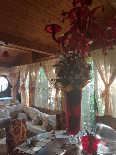 a vase of flowers on a table in a living room at B&B Marilena affittacamere in Rocca Imperiale