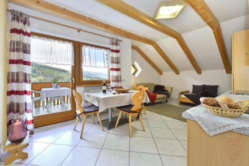 a kitchen and living room with a table and chairs at Fuchshof in Perca