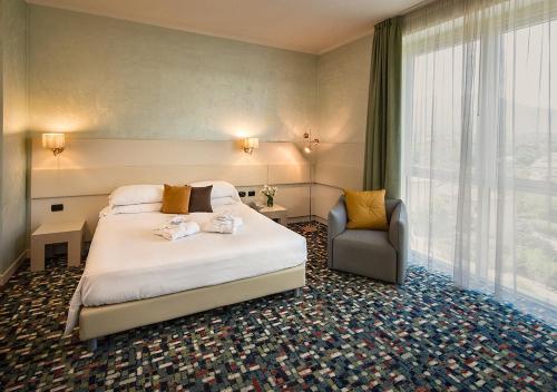 Postel nebo postele na pokoji v ubytování Hotel Ovidius