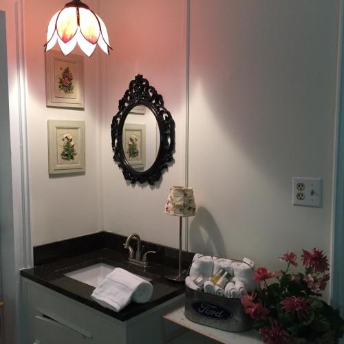 Φωτογραφία από το άλμπουμ του 18 Vine Inn & Carriage House σε Hammondsport