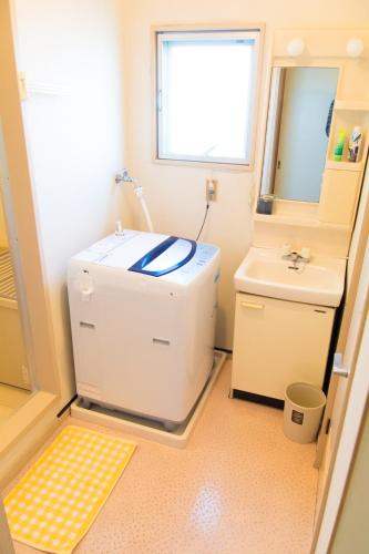 a small bathroom with a sink and a mirror at Mark's HOME in Maebashi