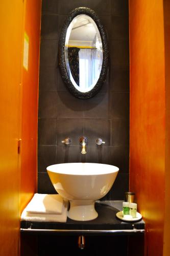 Un baño de Hotel Windsor Home