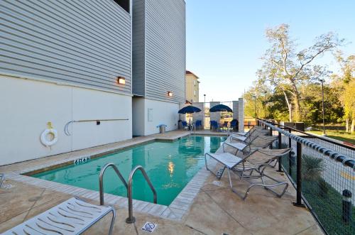 Πισίνα στο ή κοντά στο Baymont by Wyndham Columbus
