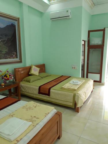 Postel nebo postele na pokoji v ubytování Yen Minh Hotel Thien An