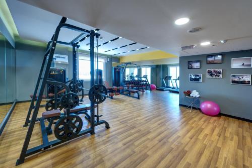 Фитнес-центр и/или тренажеры в City Stay Beach Hotel Apartments - Marjan Island