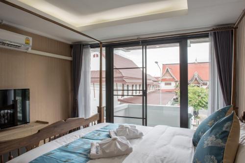 Giường trong phòng chung tại A Lanna Boutique House