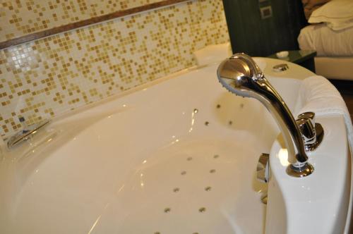 a bath tub with a faucet in a bathroom at Hotel Motel 2 in Castel San Giovanni