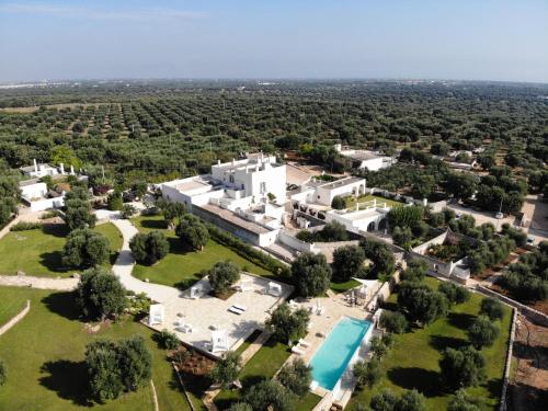 an aerial view of a large white house with a pool at Masseria Parco della Grava in Pezze di Greco