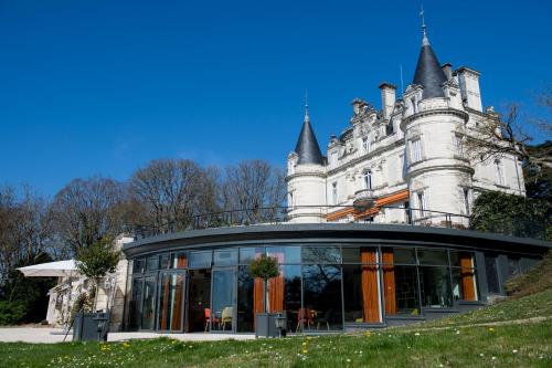 a house in front of a castle at Domaine de la Tortinière in Montbazon