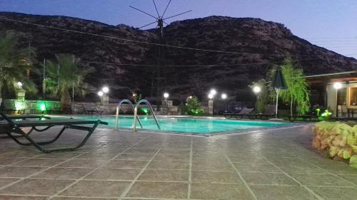 Bazén v ubytování Dimitris Villa Hotel nebo v jeho okolí