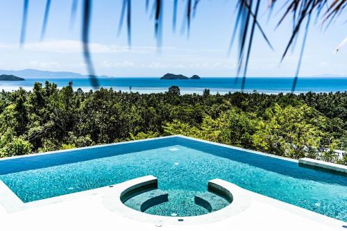 a swimming pool with a view of the ocean at Villa Pandora in Wok Tum
