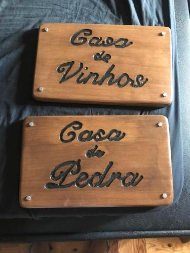 two wooden signs that say spa juno and palapa at Quinta da Villa in Cascais