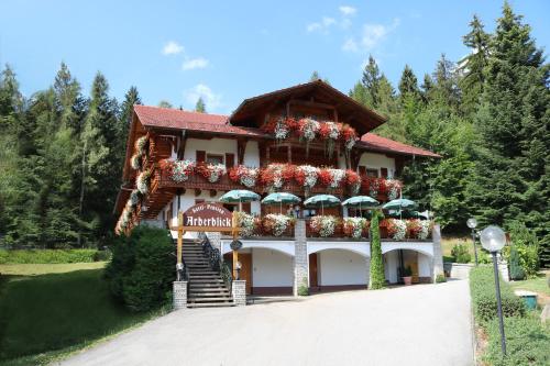 a building with flowers on the side of it at GarniHotel - Arberblick in Lohberg