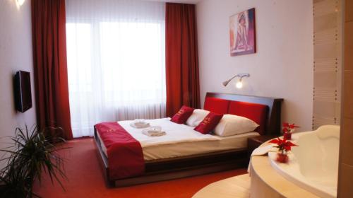 Postel nebo postele na pokoji v ubytování Avanti Hotel