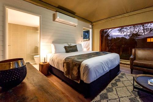 Giường trong phòng chung tại Discovery Parks - Barossa Valley