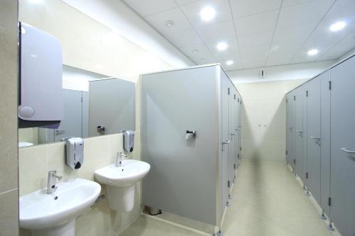 Koupelna v ubytování Avanti Hotel