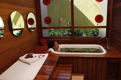 Bilik mandi di Mabu Thermas Grand Resort