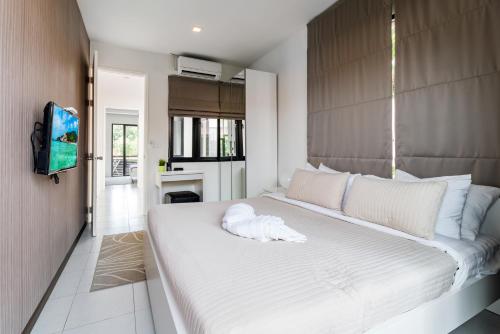 Säng eller sängar i ett rum på Pause on Samui Residences
