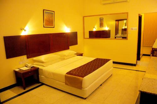 Una cama o camas en una habitación de Hotel Summersands