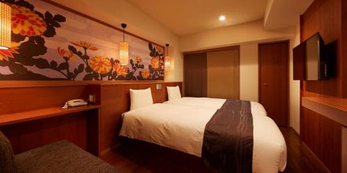 En eller flere senge i et værelse på Sakura Sky Hotel