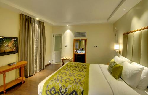 a bedroom with a large bed in a room at Lemon Tree Premier “The Atrium” Ahmedabad in Ahmedabad